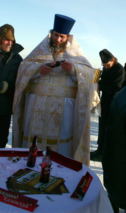 Крещение в Казанке при минус 30 - кагор всем смелым для согрева