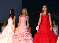 Мисс Татарстан 2006 - красавица в белом, красавица в розовом, красавица в красном 