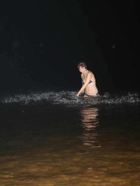 Ночь Ивана Купалы на острове Маркиз - купание славянки