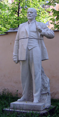 Ленинотерапия Казани - Ленин в садике музея изобразительных искусств