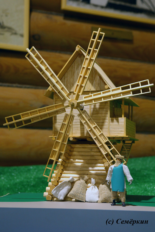 Древний город Болгар - Музей хлеба - Макет ветряной мельницы с мельником