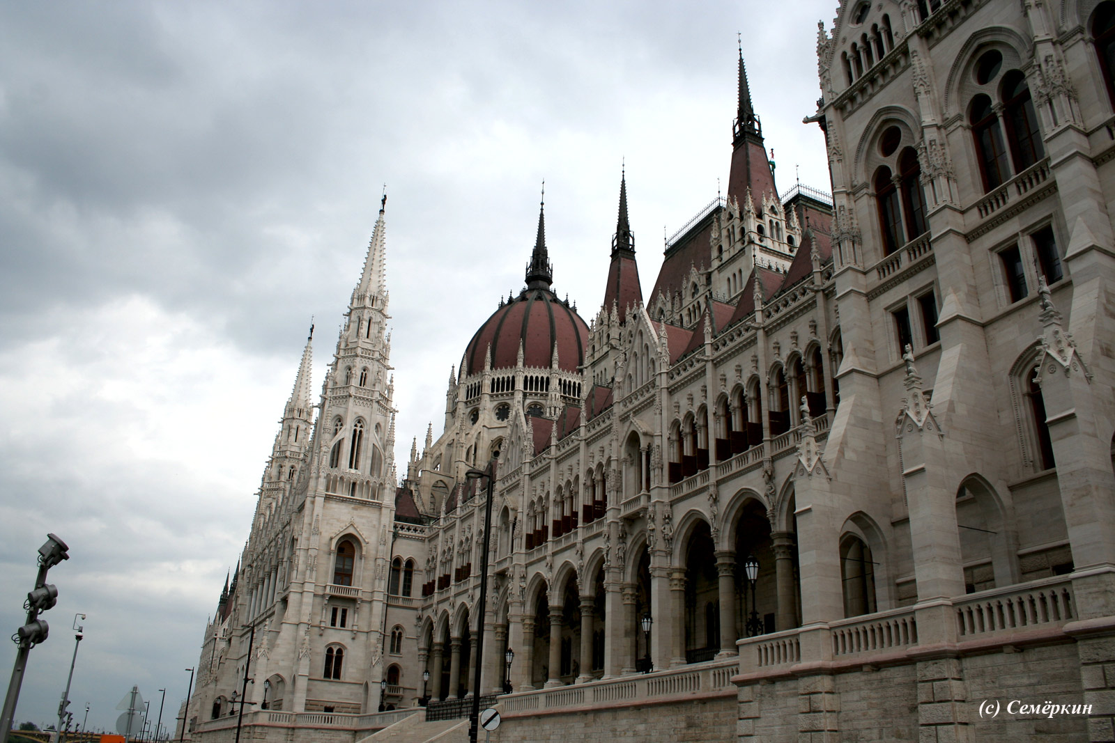 Будапешт - вид на парламент с набережной