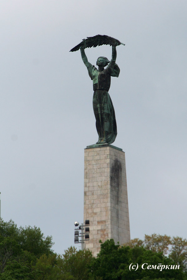 Будапешт - набережная вид на статую Свободы