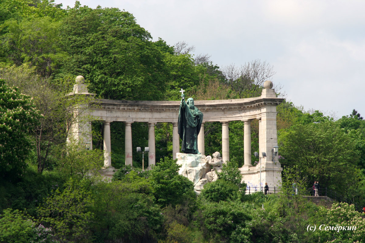 Будапешт - набережная вид на памятник святому Геллерту