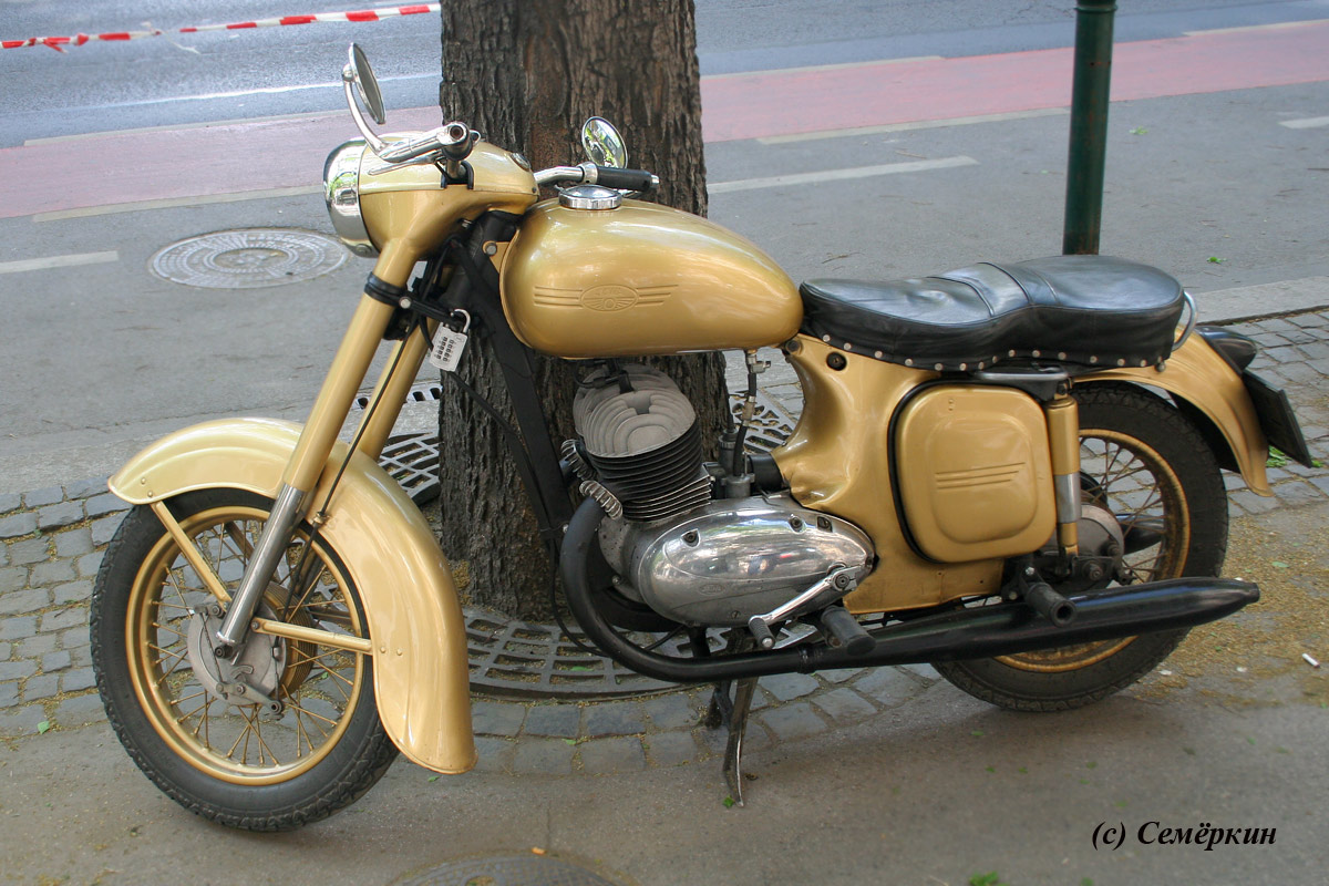 Будапешт - мотоцикл Ява