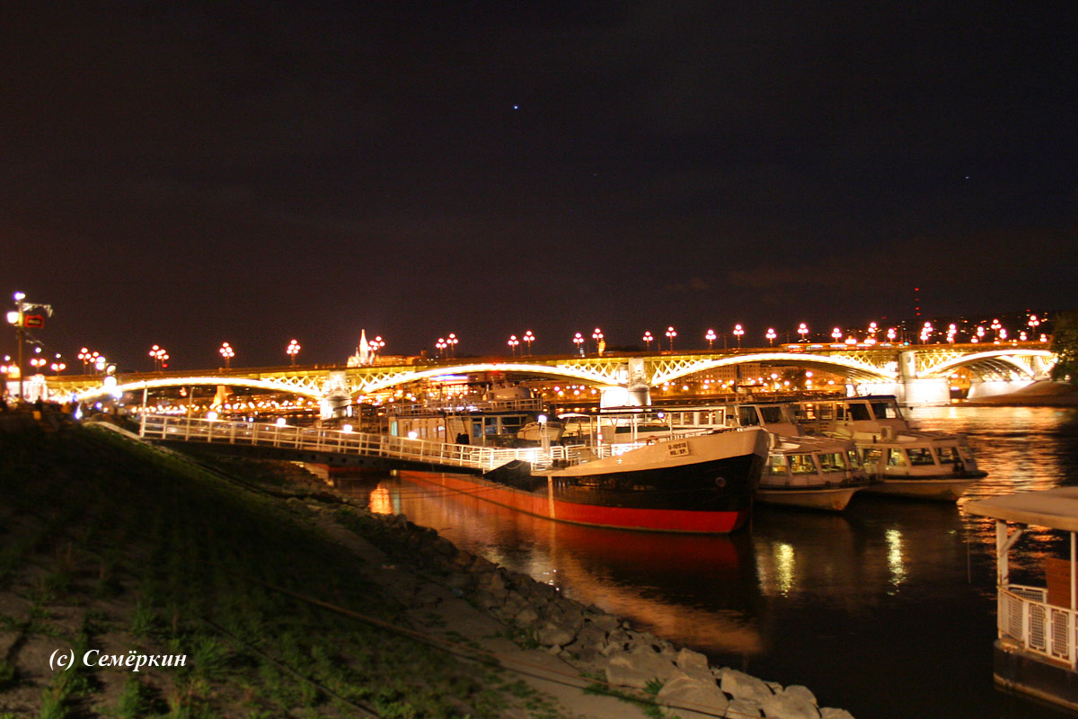Ночная прогулка по Дунаю на кораблике - мост Маргит