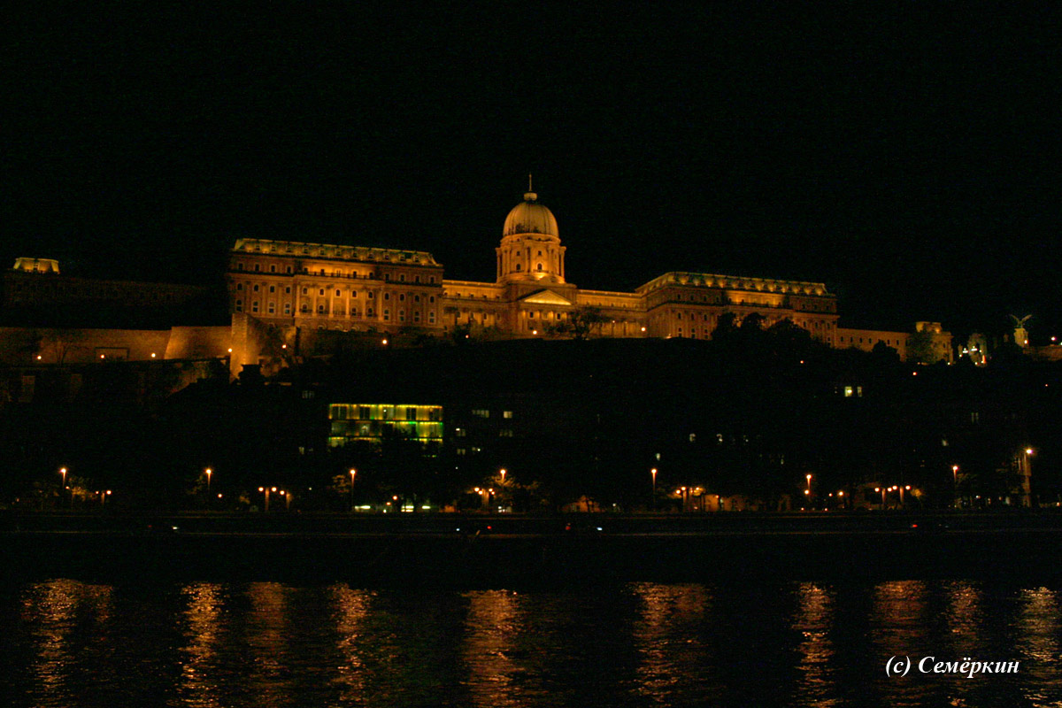 Ночная прогулка по Дунаю на кораблике - королевский дворец