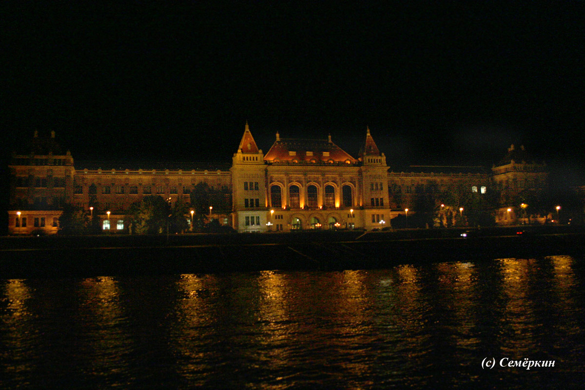 Ночная прогулка по Дунаю на кораблике
