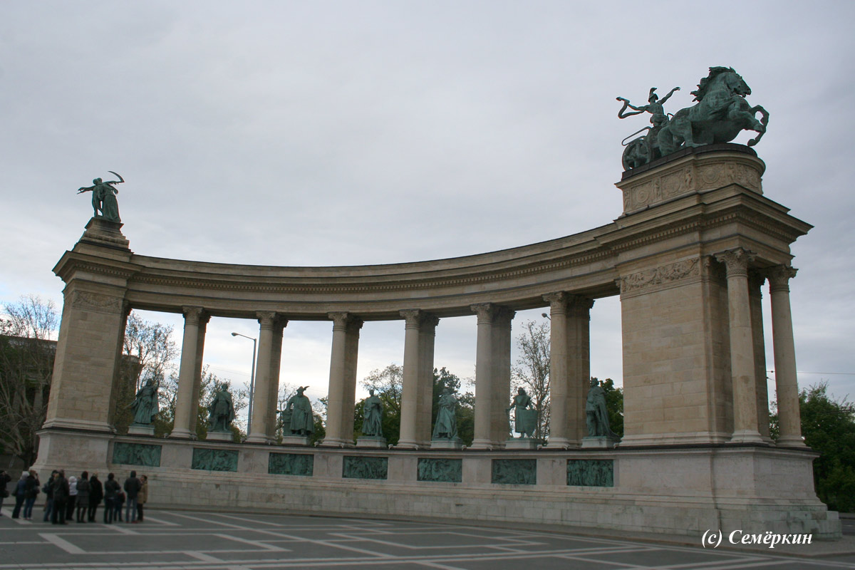 Будапешт - площадь Героев - колоннада
