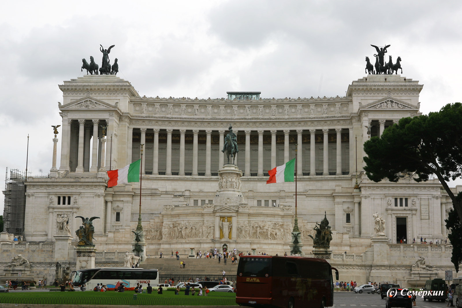 Рим - памятник Виктору Эммануила - II Vittoriano