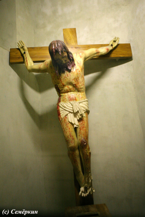 Рим - экскурсия Рим христианский - Церковь Святого Креста - статуя Иисуса, которая была разработана на основе портрета из плащаницы