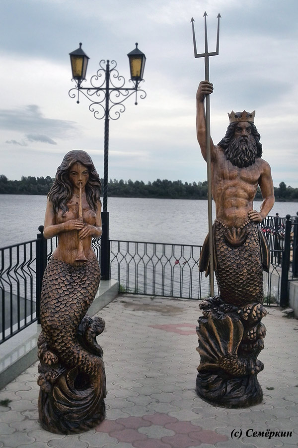 Мамадыш - набережная - скульптура Непутн и русалка