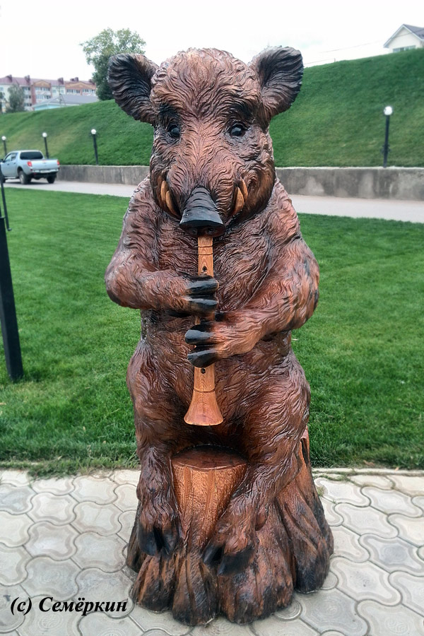 Мамадыш - набережная - скульптура свинья