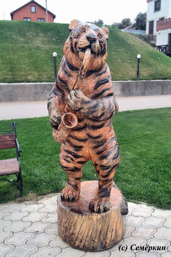 Мамадыш - набережная - скульптура тигр