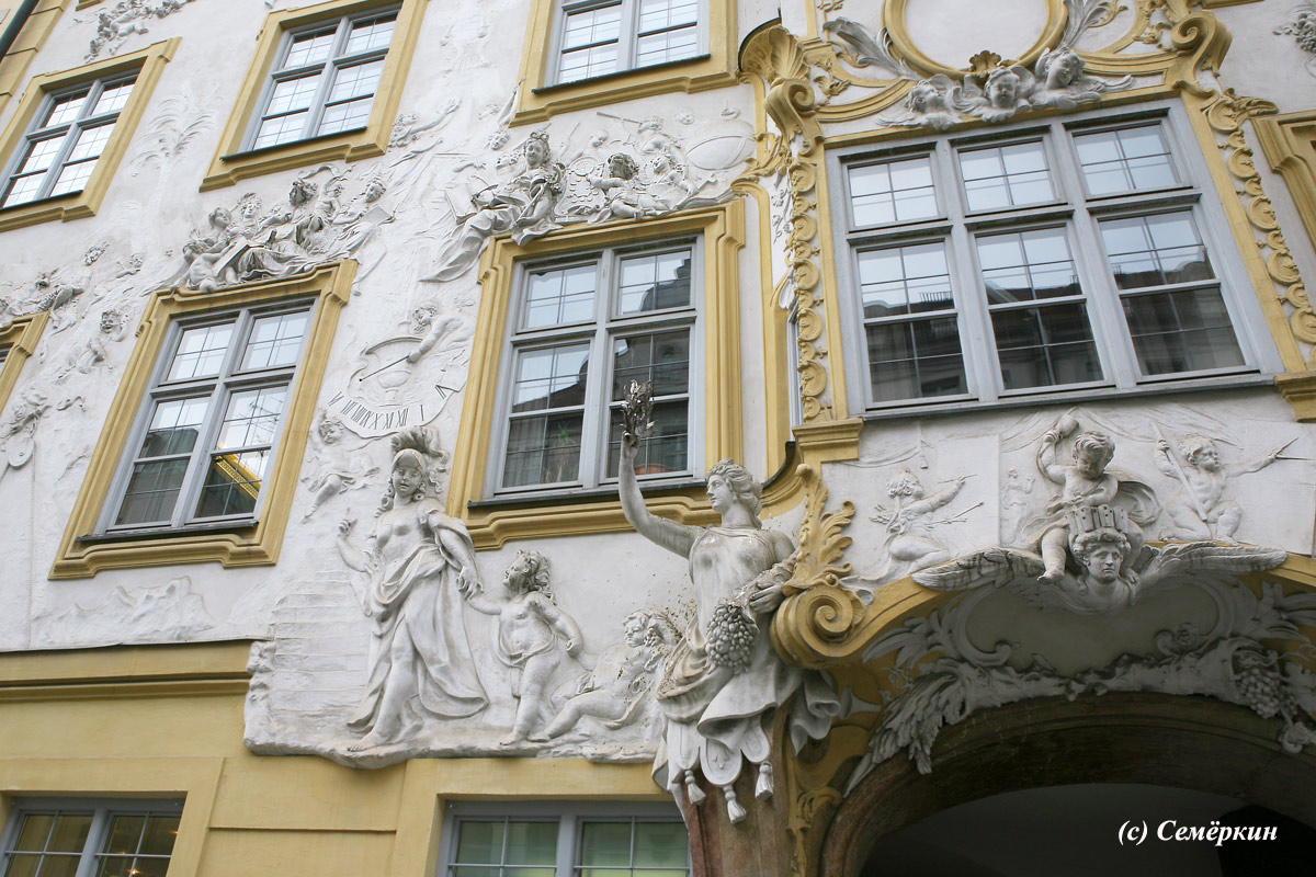 Прогулка по Мюнхену - фасад с солнечными часами