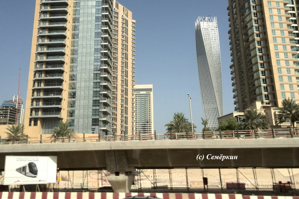 Набережная в Дубае - дорога для скоростного трамвая