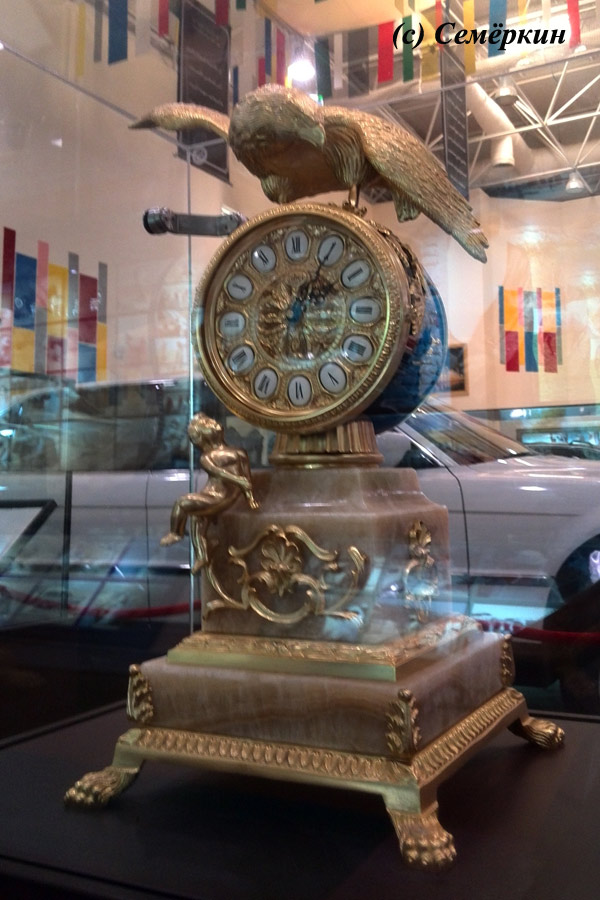 Дворец Шейха Зайда - часы, подарок шейху