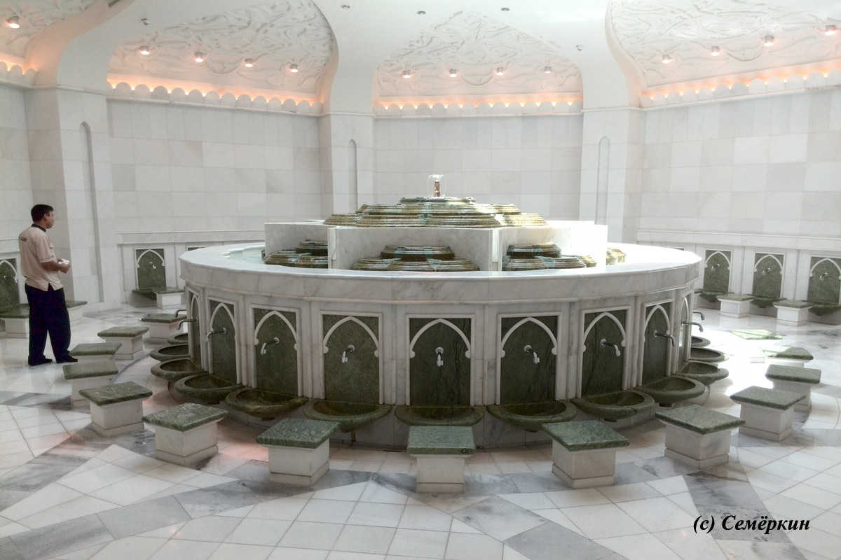 Мечеть шейха Зайда - комната для омовения ног