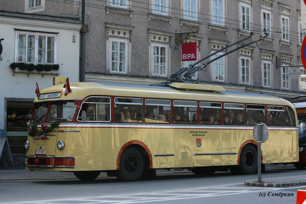 Зальцбург - Раритетный троллейбус симпатяга возит туристов
