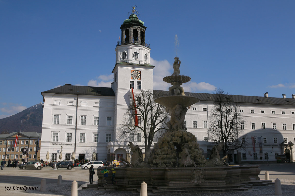 Зальцбург - Центральная площадь Резиденцплац - фонтан Резиденцбруннен