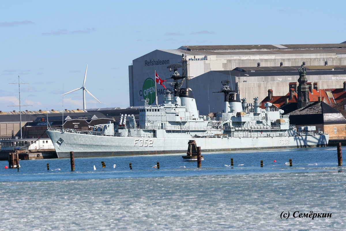 Копенгаген - датский военный корабль
