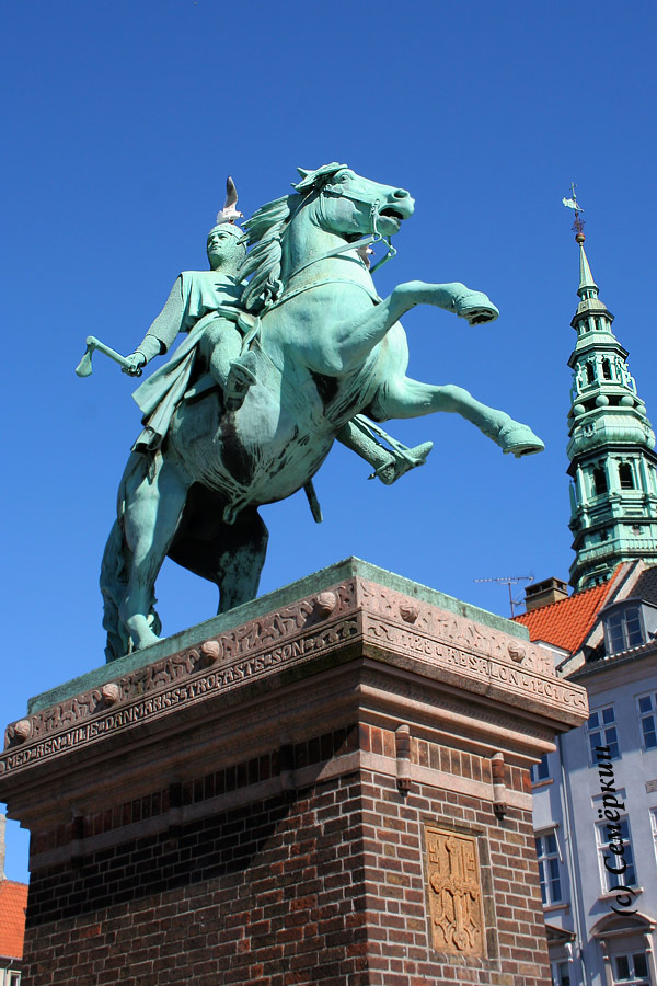 Копенгаген - конная статуя епископа Абсалона