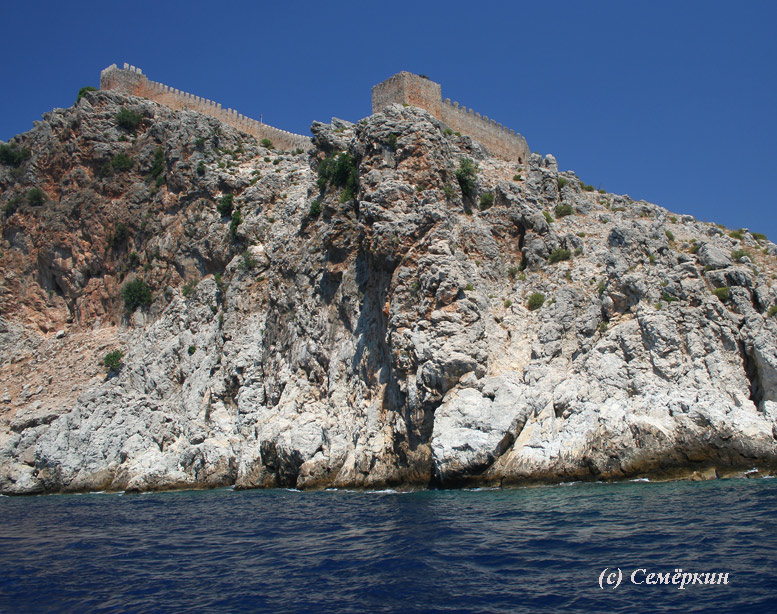 крепость на побережье Средиземного моря