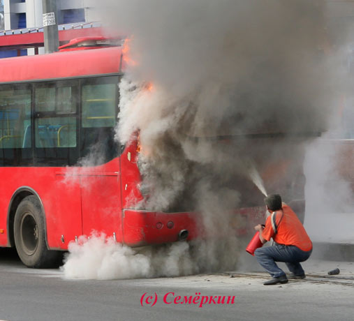 Китайский автобус горит