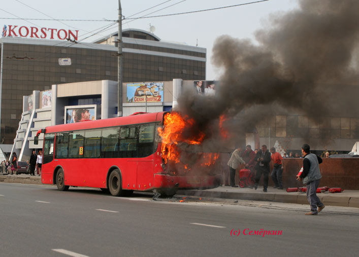 Китайский автобус горит